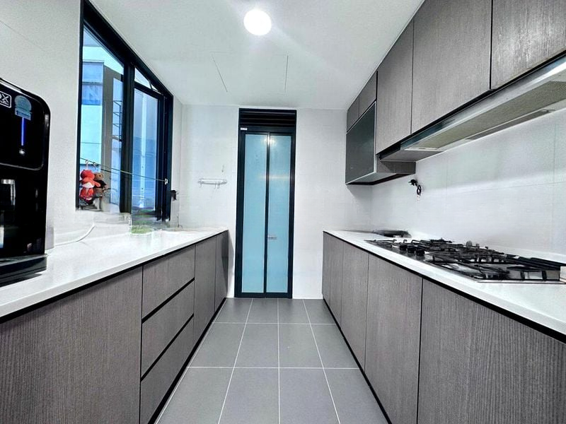 RIVERPARC RESIDENCE 9