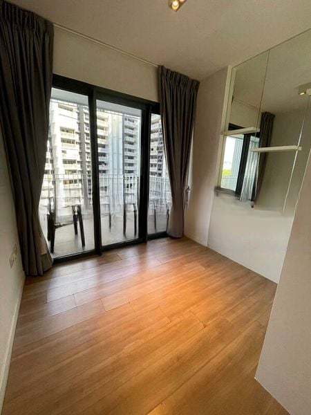 THE LAKEFRONT RESIDENCES 6