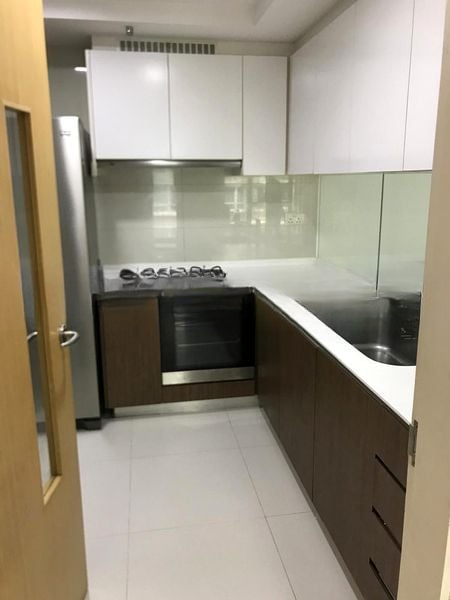 THE LAKEFRONT RESIDENCES 11