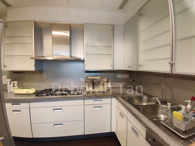 THE LIGHT @ CAIRNHILL 4