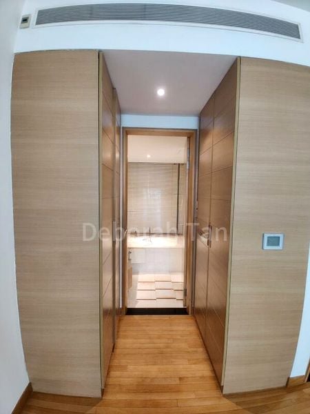 THE LIGHT @ CAIRNHILL 6