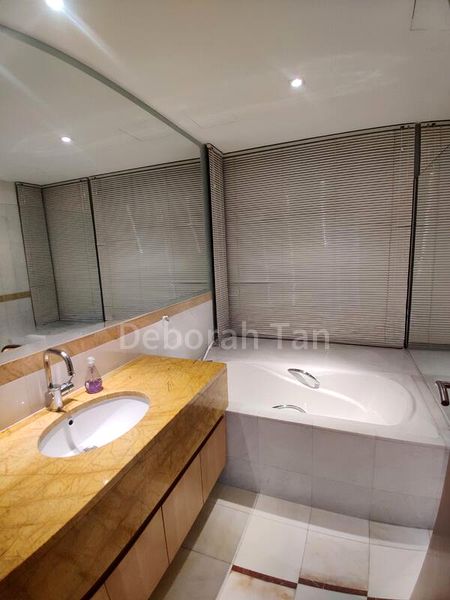 THE LIGHT @ CAIRNHILL 9