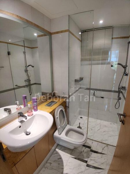 THE LIGHT @ CAIRNHILL 10