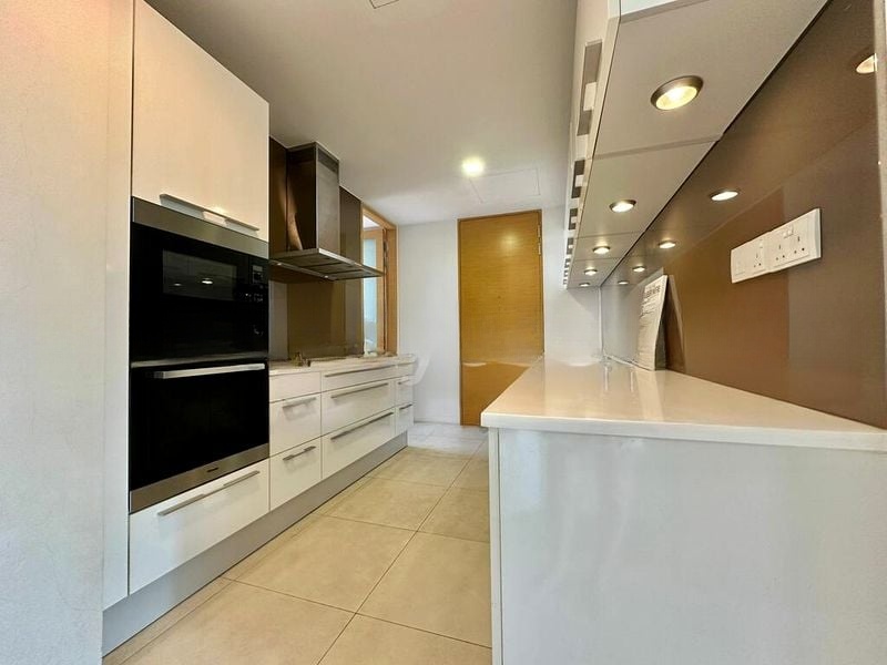 URBAN SUITES 5