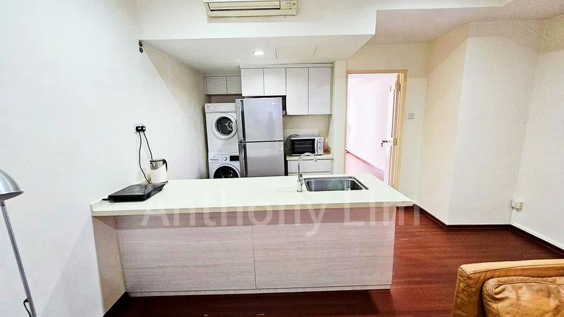 INTERNATIONAL PLAZA 5