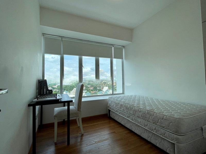 THE METROPOLITAN CONDOMINIUM 9