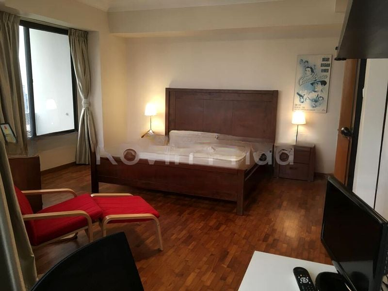 INTERNATIONAL PLAZA 13