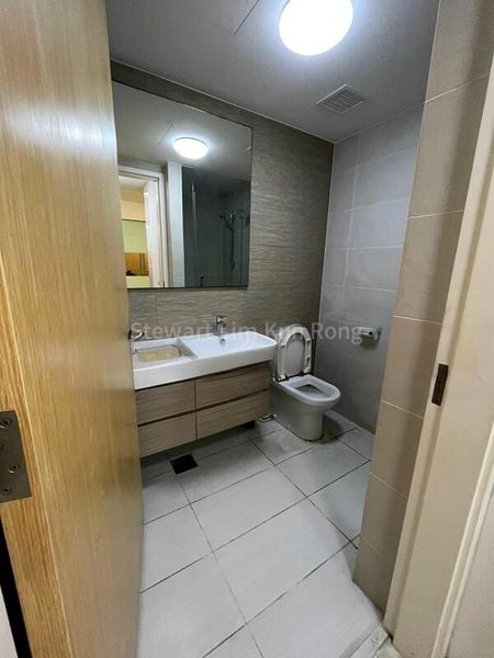 THE LAKEFRONT RESIDENCES 8