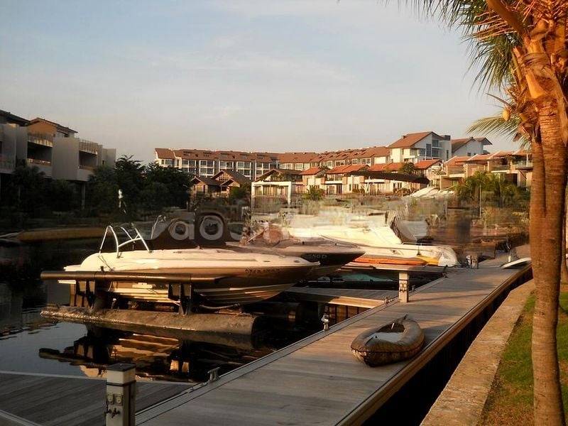 THE BERTH BY THE COVE 2