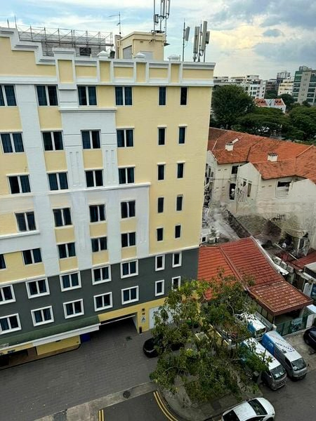 # 1 SUITES 3