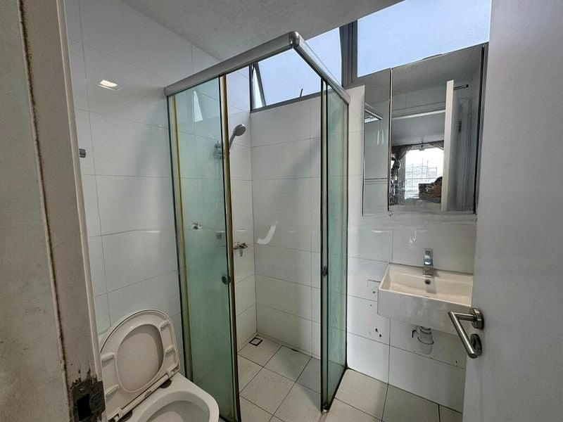 # 1 SUITES 2