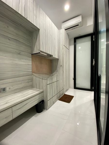 PARK 1 SUITES 1