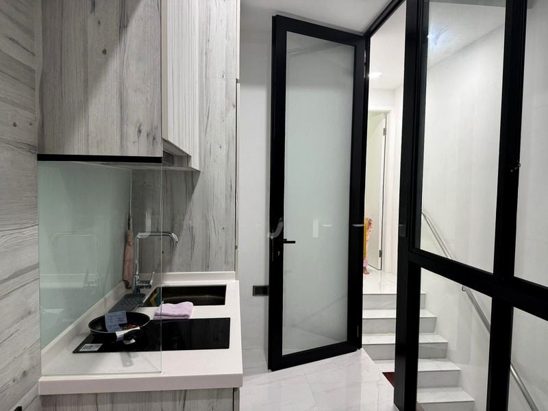 PARK 1 SUITES 2