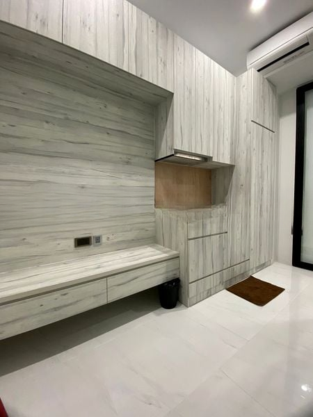 PARK 1 SUITES 6