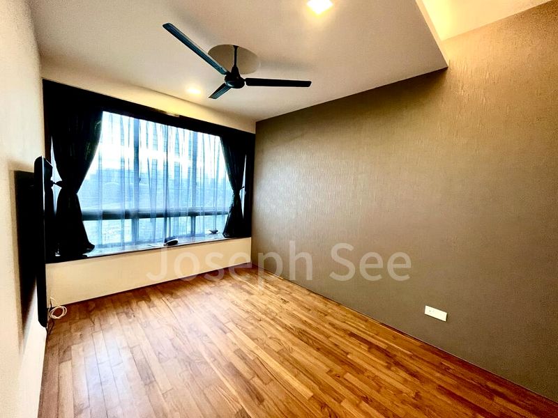 THE SEAFRONT ON MEYER 7