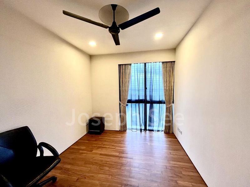 THE SEAFRONT ON MEYER 8