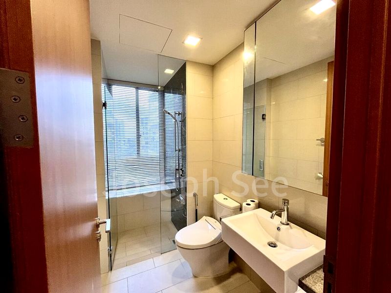 THE SEAFRONT ON MEYER 9