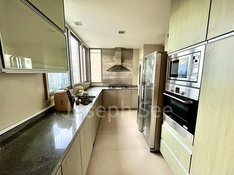 THE SEAFRONT ON MEYER 10