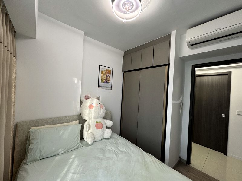 RIVERFRONT RESIDENCES 4