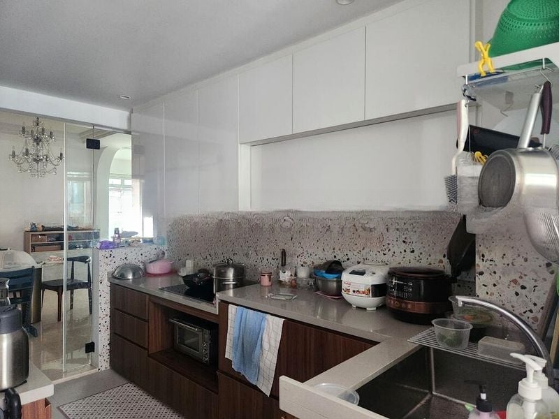 SUNNY PALMS 10