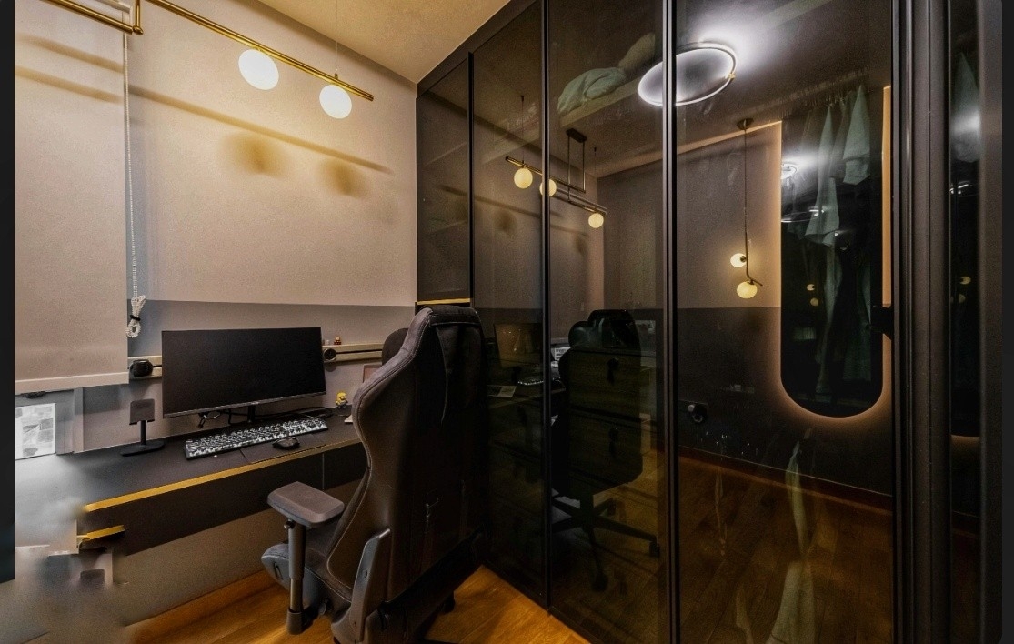 EIGHT RIVERSUITES 11