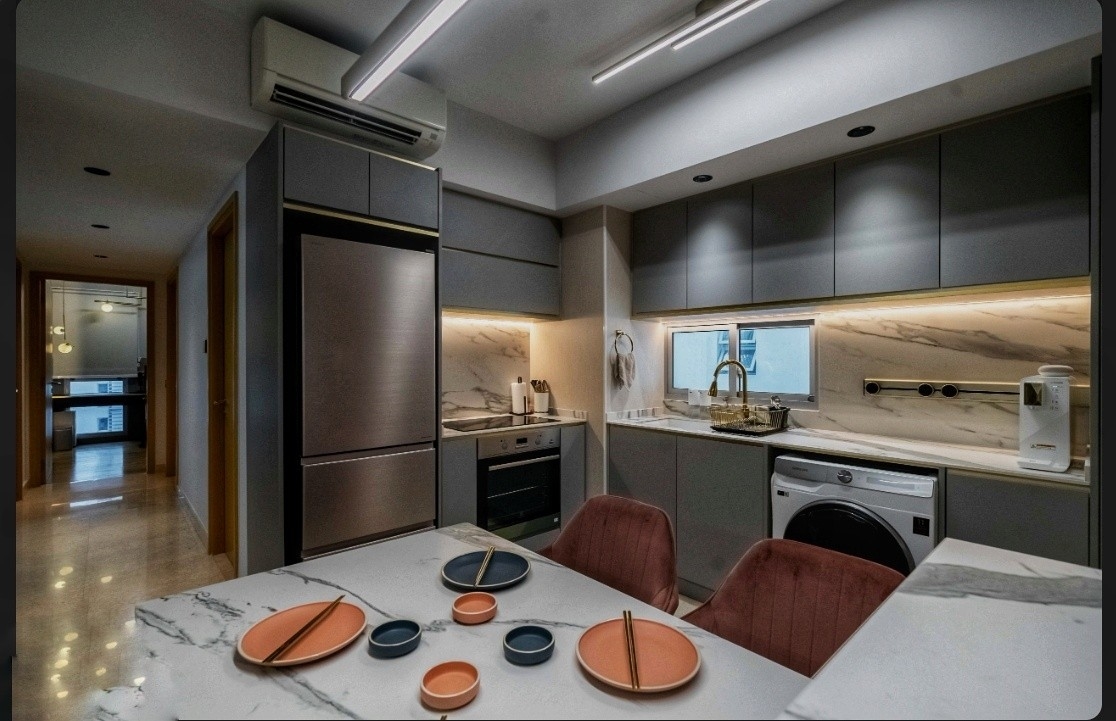 EIGHT RIVERSUITES 14