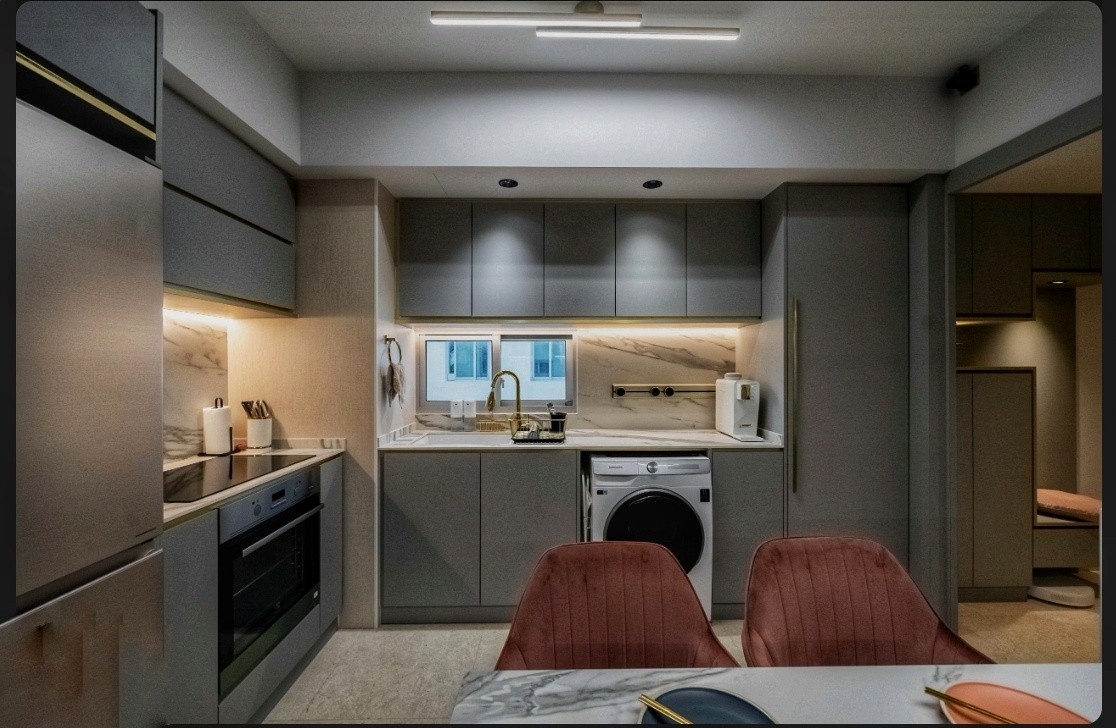 EIGHT RIVERSUITES 15