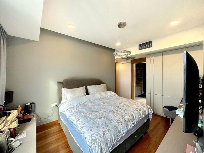 VISTA RESIDENCES 8