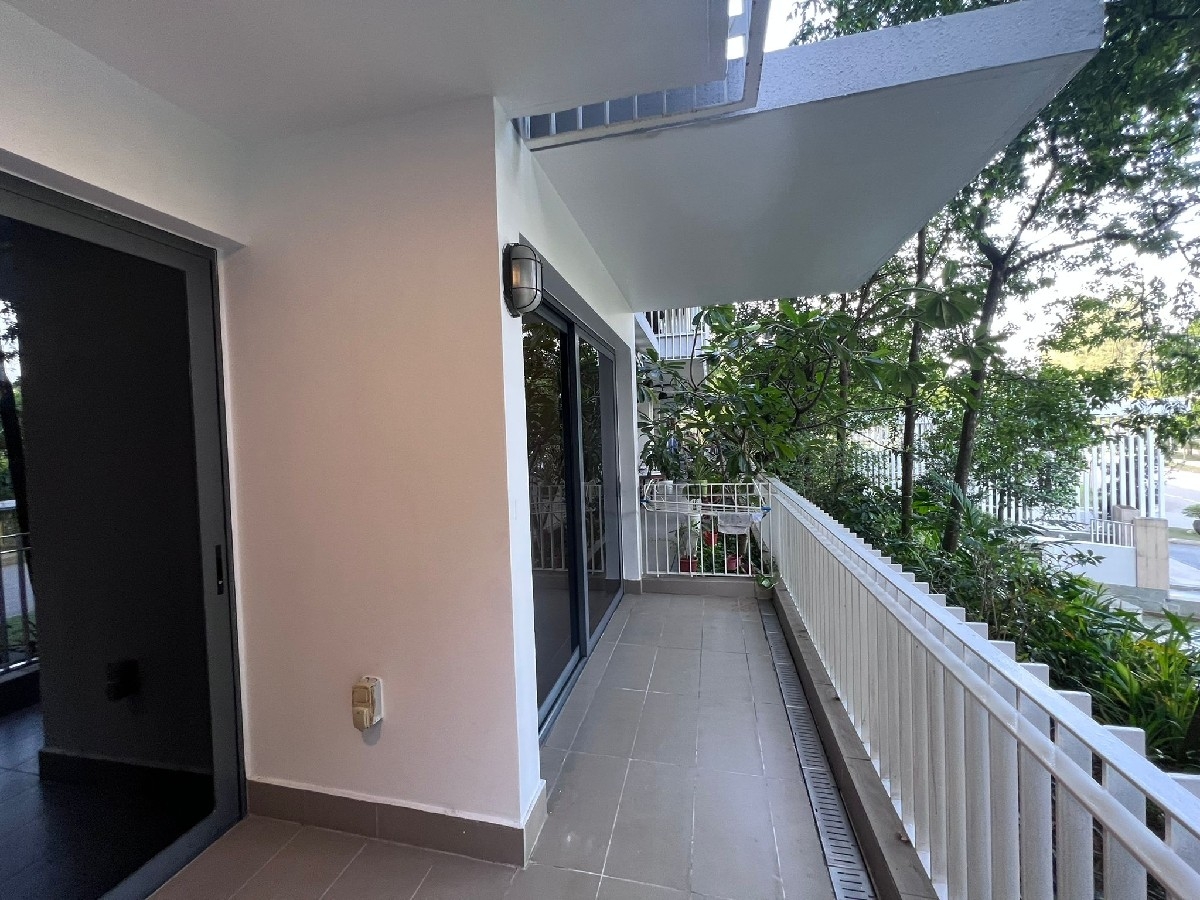 THE LAKEFRONT RESIDENCES 10