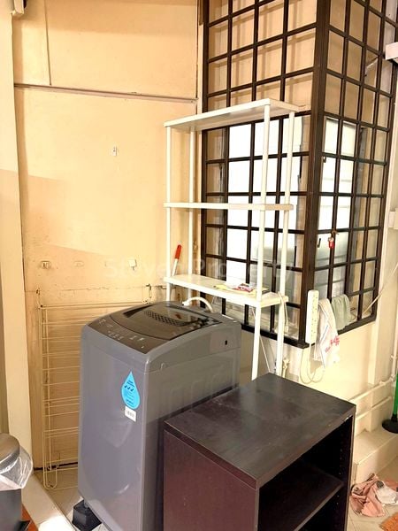 HOLLYWOOD APARTMENTS 5