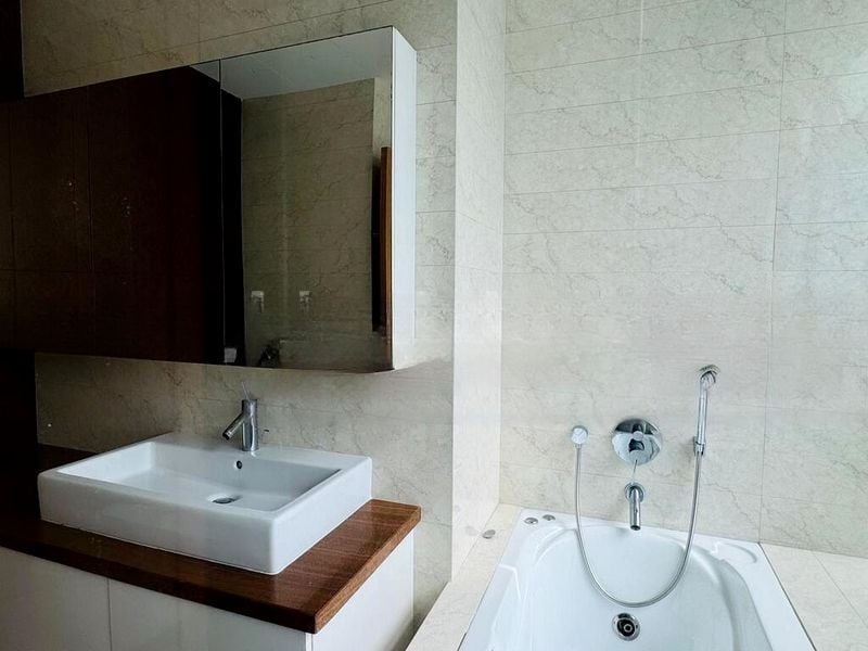 THE LINCOLN RESIDENCES 1