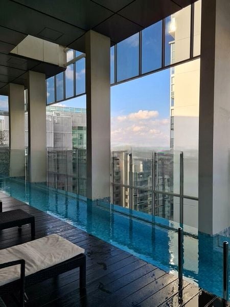 THE PEAK @ CAIRNHILL I 9