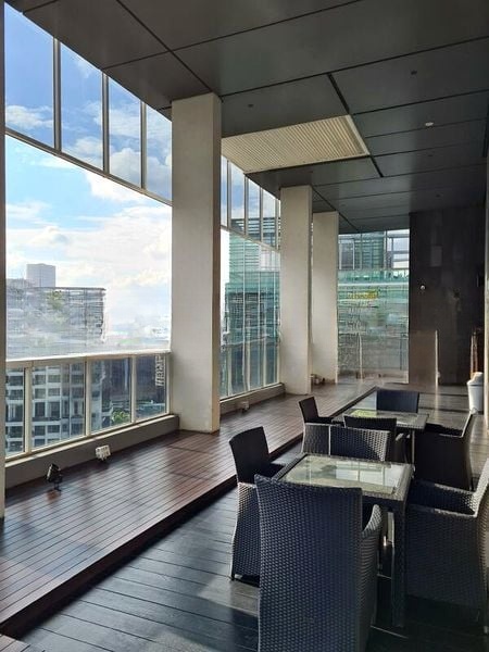 THE PEAK @ CAIRNHILL I 8