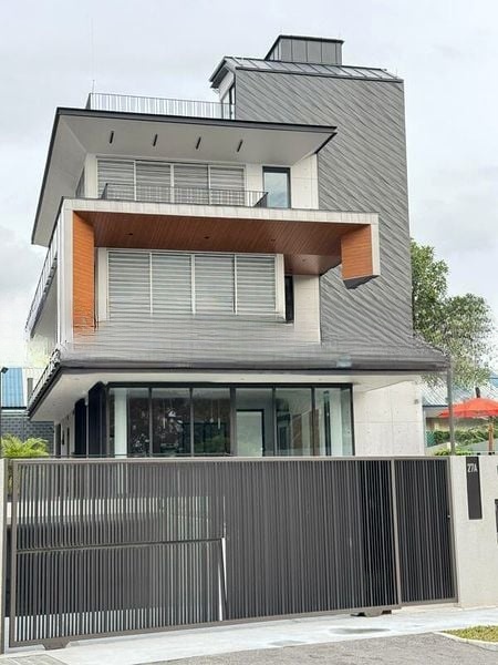 SELETAR HILLS ESTATE 8