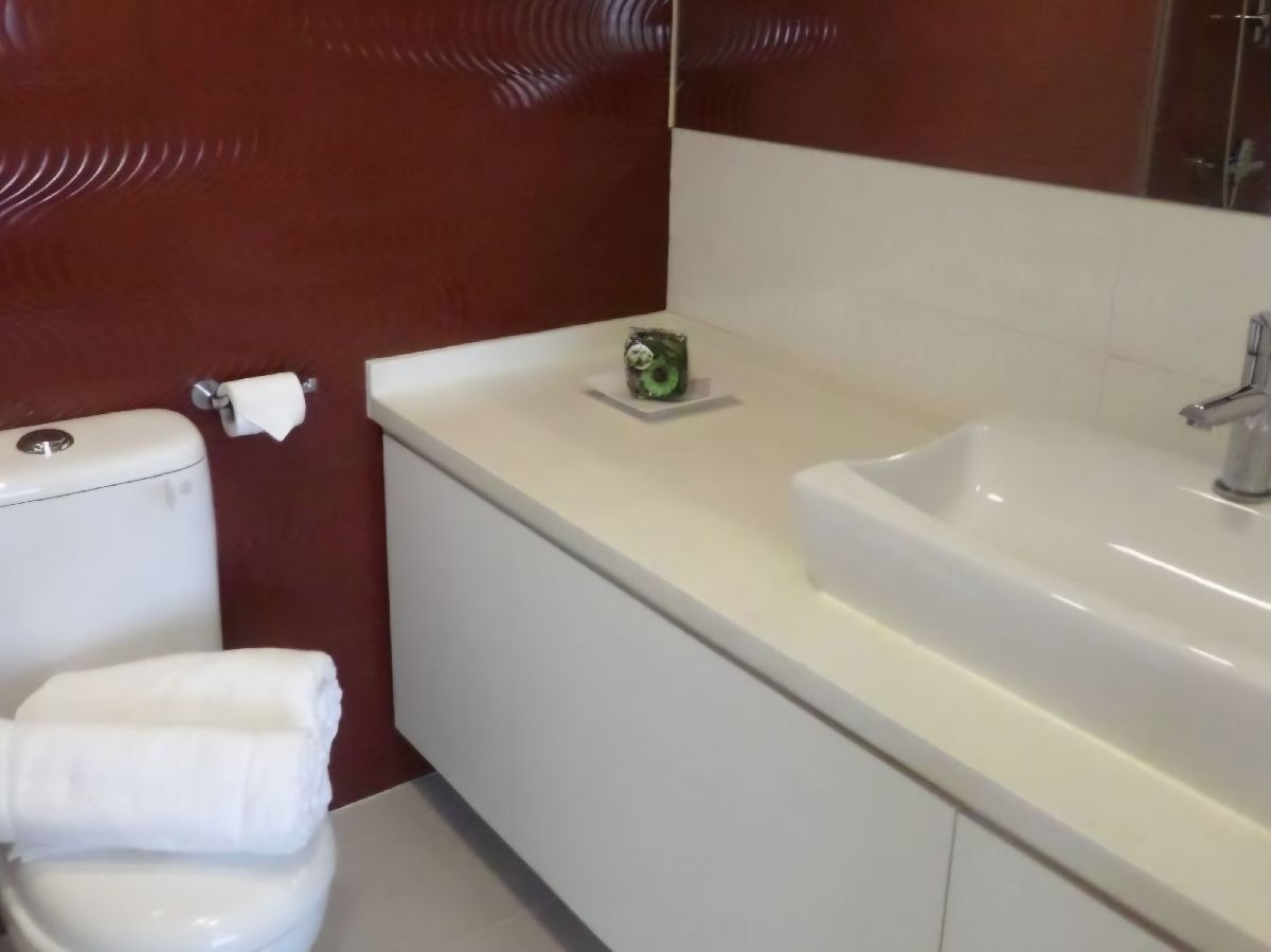 INTERNATIONAL PLAZA 13