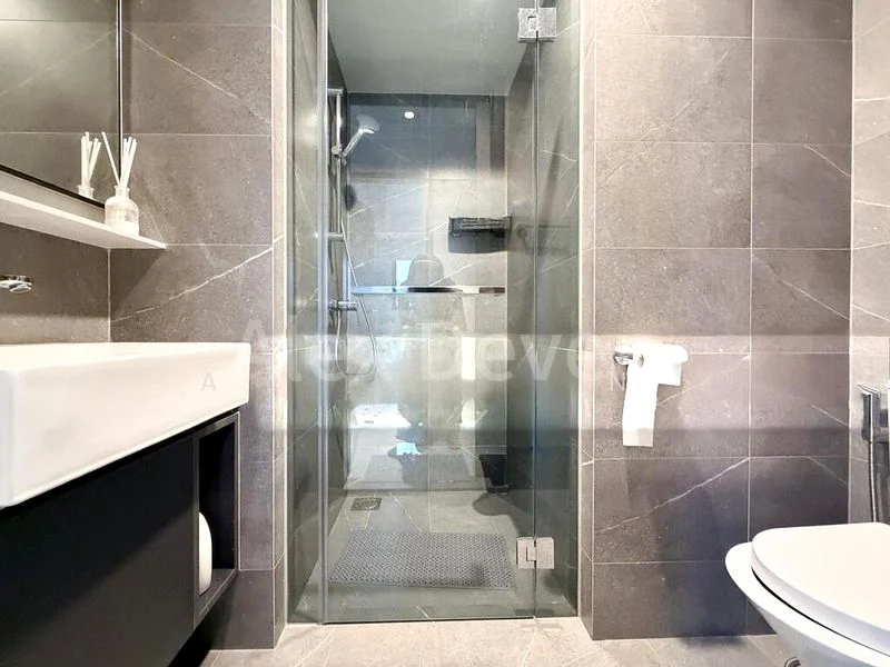 RIVERFRONT RESIDENCES 8