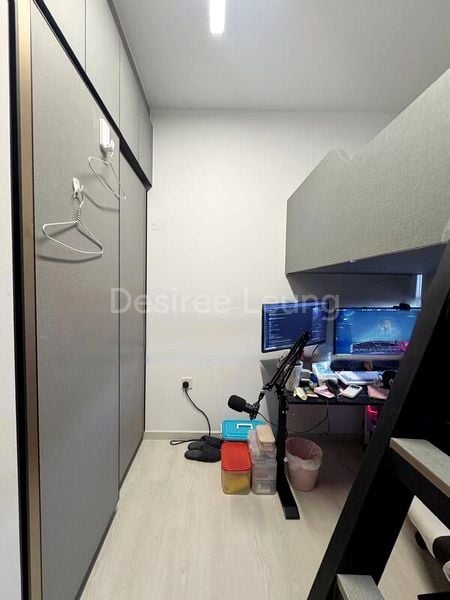 RIVERFRONT RESIDENCES 10