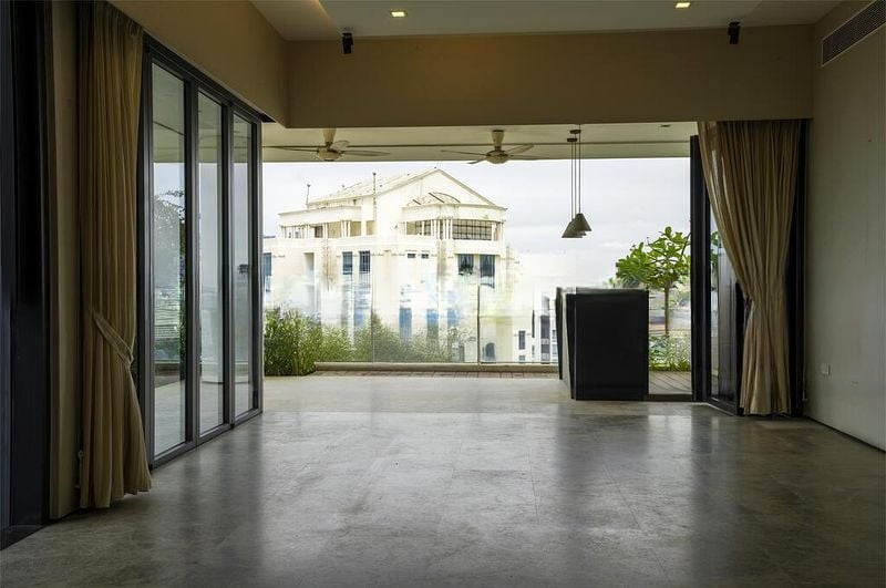 CENTENNIA SUITES 5