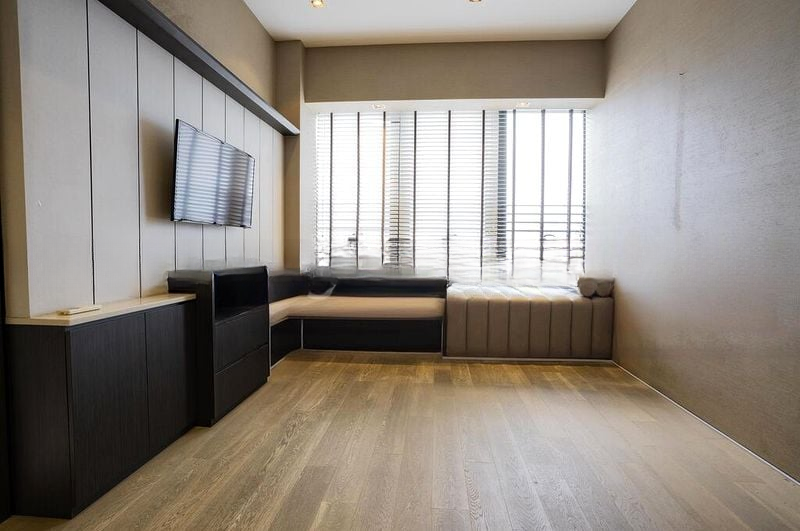 CENTENNIA SUITES 11