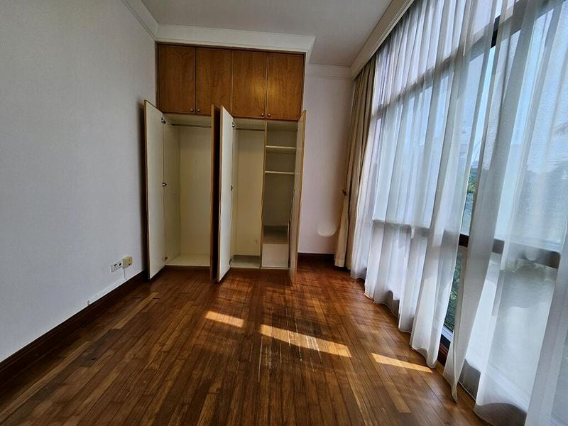 RIVER PLACE 8