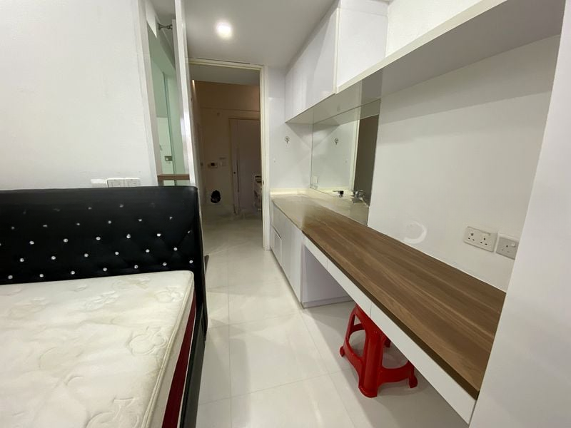 # 1 SUITES 8