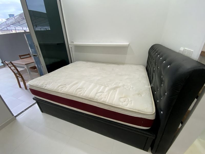 # 1 SUITES 2