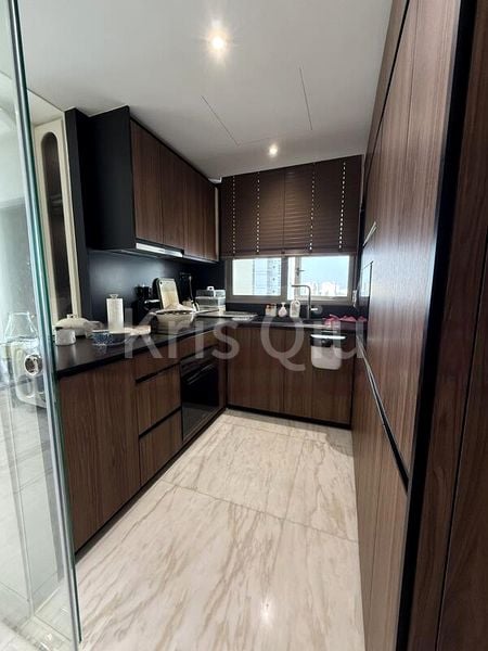 COASTLINE RESIDENCES 7