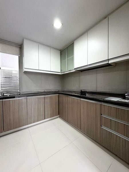 THE METROPOLITAN CONDOMINIUM 8