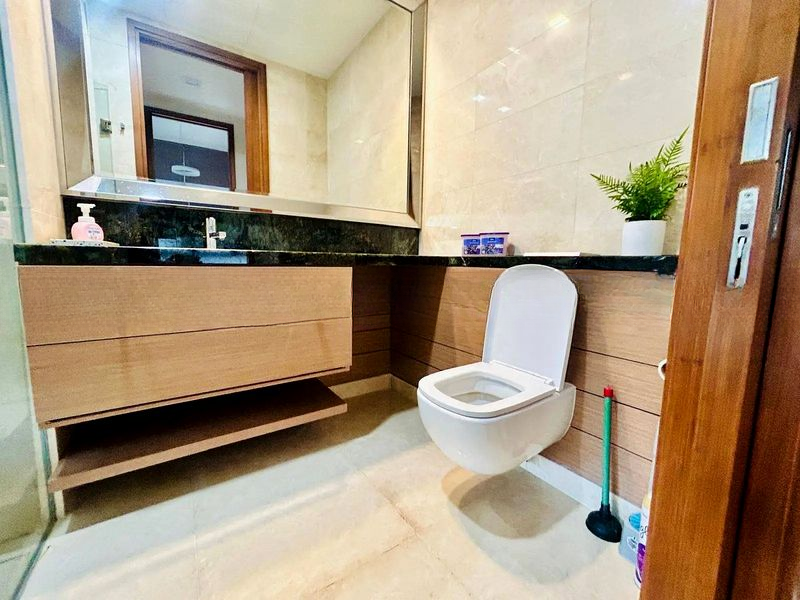 ONE BALMORAL 7