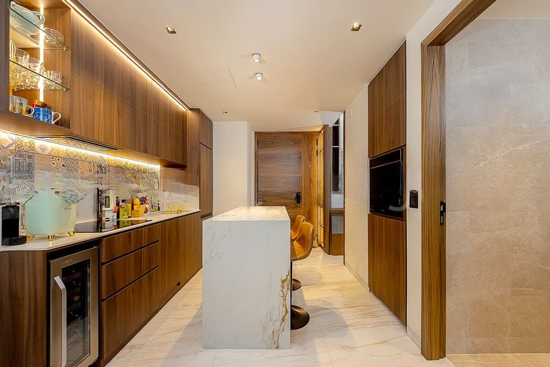COASTLINE RESIDENCES 1