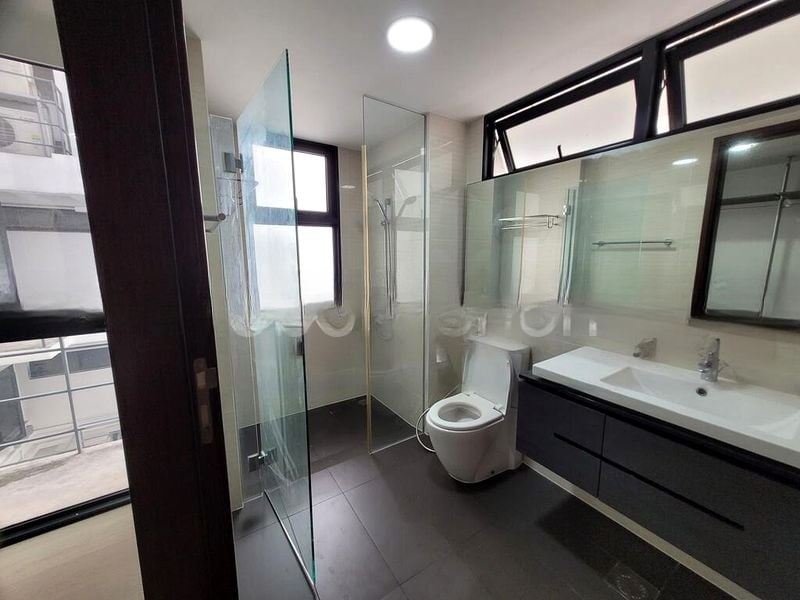 RIVERPARC RESIDENCE 10