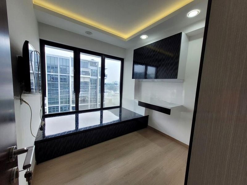 RIVERPARC RESIDENCE 8