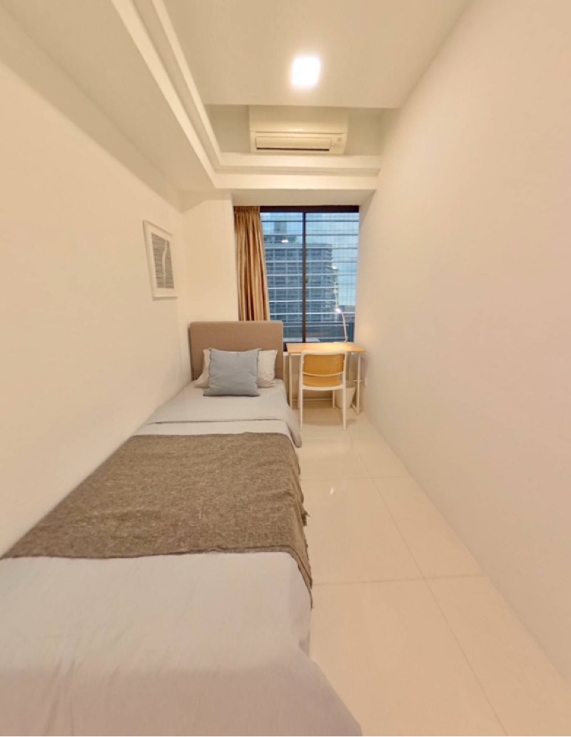 INTERNATIONAL PLAZA 21