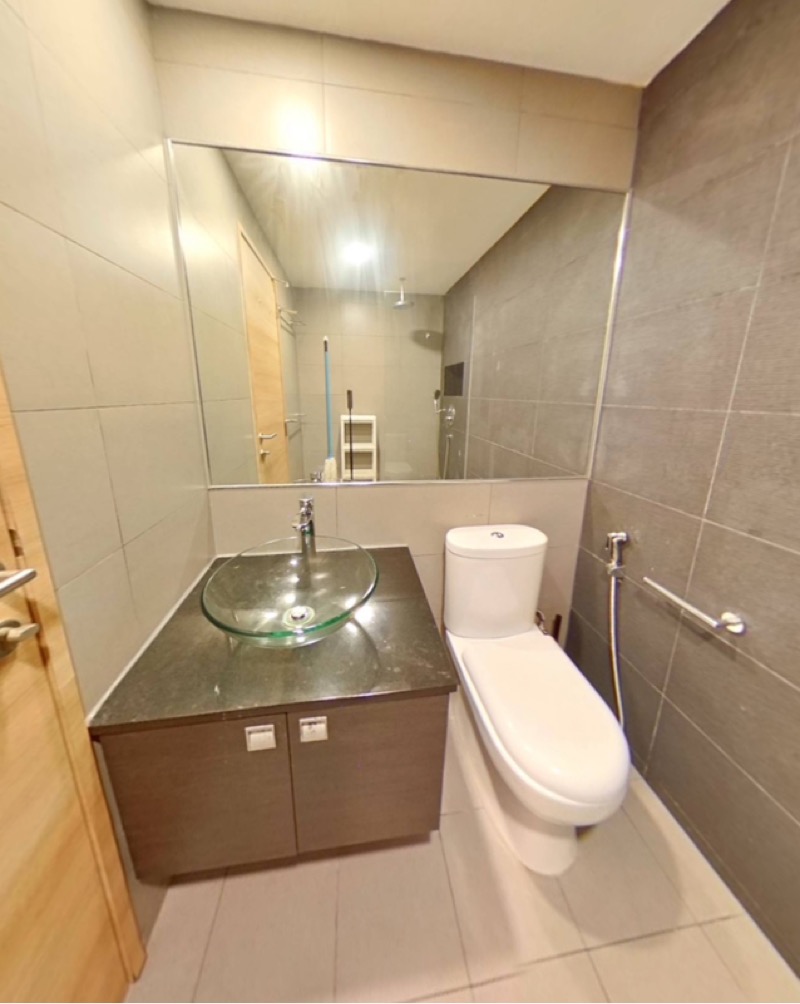 INTERNATIONAL PLAZA 38